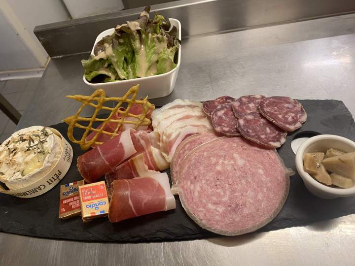 Hôtel restaurant traditionnel au Lac-d'Issarlès